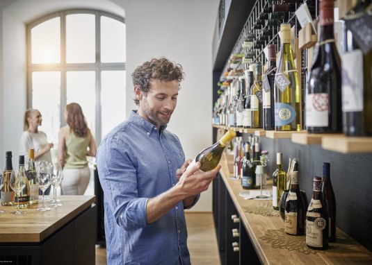 Wine shopping in the Ingelheim wine shop