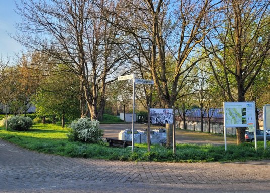 Wanderparkplatz am Sportplatz Gro&szlig;winternheim &copy; Stadt Ingelheim_uz
