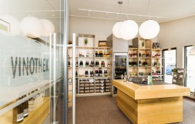 Schlo&szlig;gartenhof Weingut D&ouml;rrschuck Vinothek