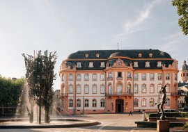 Schillerplatz am Institut Fran&ccedil;ais