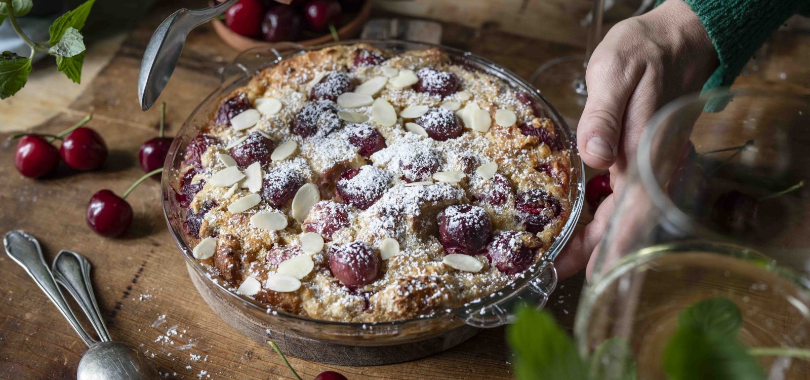 Kirschmichel in Glasschale auf dem Tisch, © Svenja Mattner-Shahi - Klara und Ida