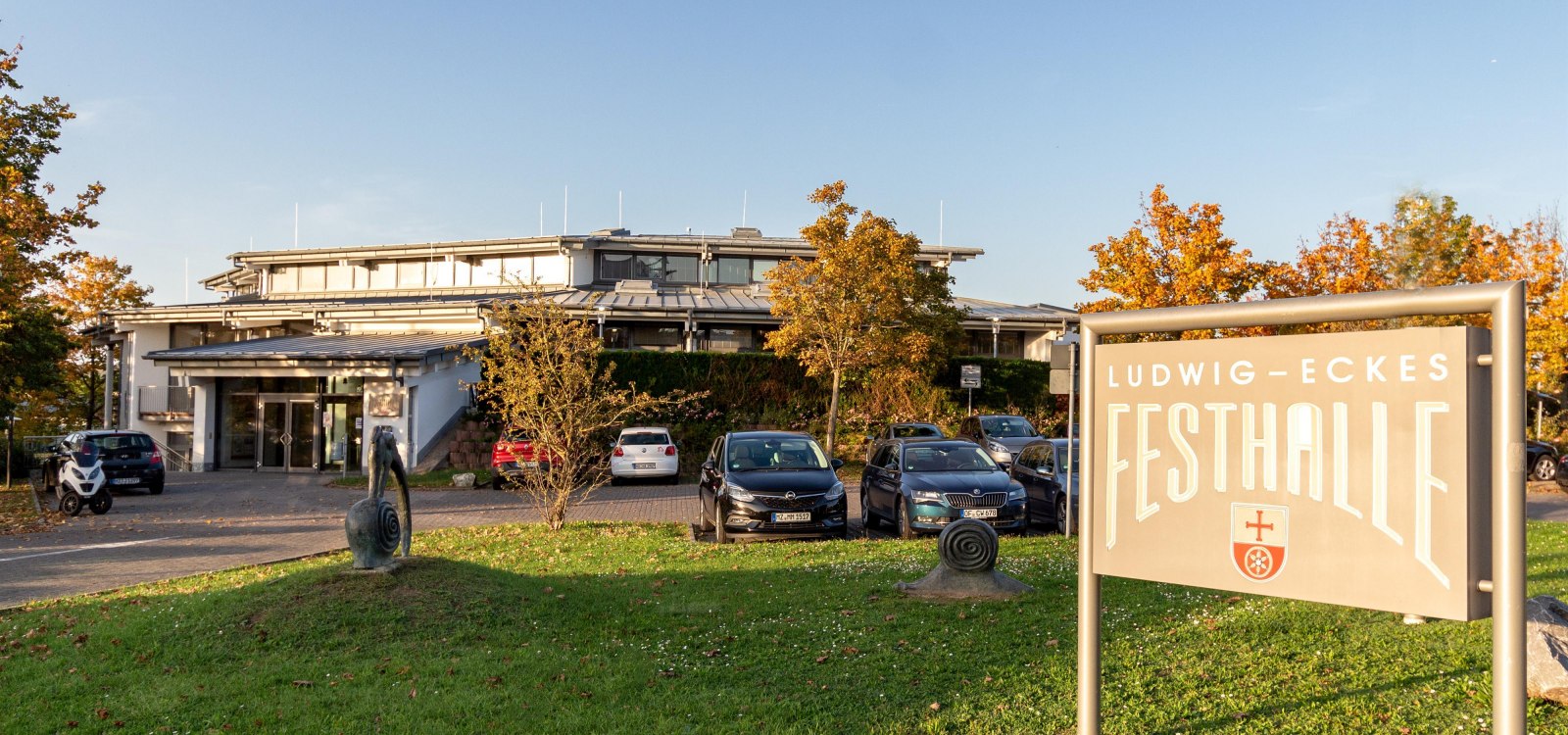 Ludwig-Eckes-Festhalle außen, © Verbansgemeinde Nieder-Olm