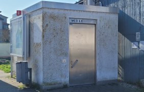 &Ouml;ffentliche Toilette am B&uuml;rgerhaus Frei-Weinheim1 &copy; Stadt Ingelheim/uz