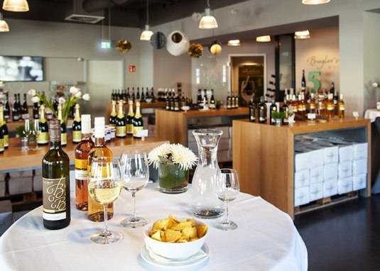 Vinothek Weinladen im Weinhotel Kaisergarten &copy; Ullrich Knapp