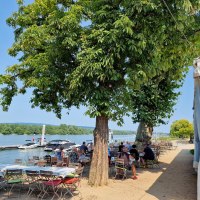 Rheinufer Heidenfahrt - Wein- & Biergarten 3 &copy; Rheinhessen-Touristik GmbH