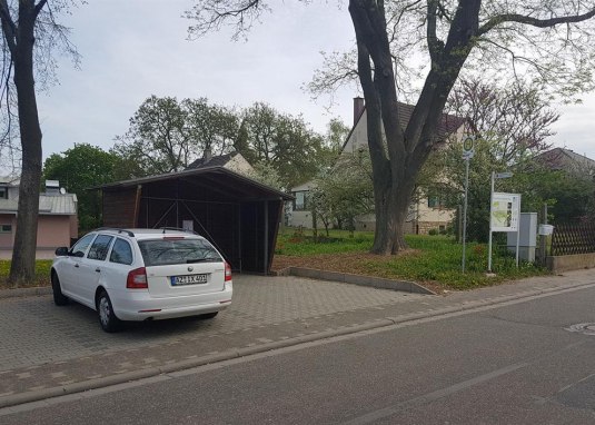 Wanderparkplatz am Gemeindezentrum Bornheim © Bernhard Zech