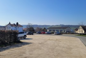 Parkplatz an der Burgkirche &copy; Stadt Ingelheim/uz