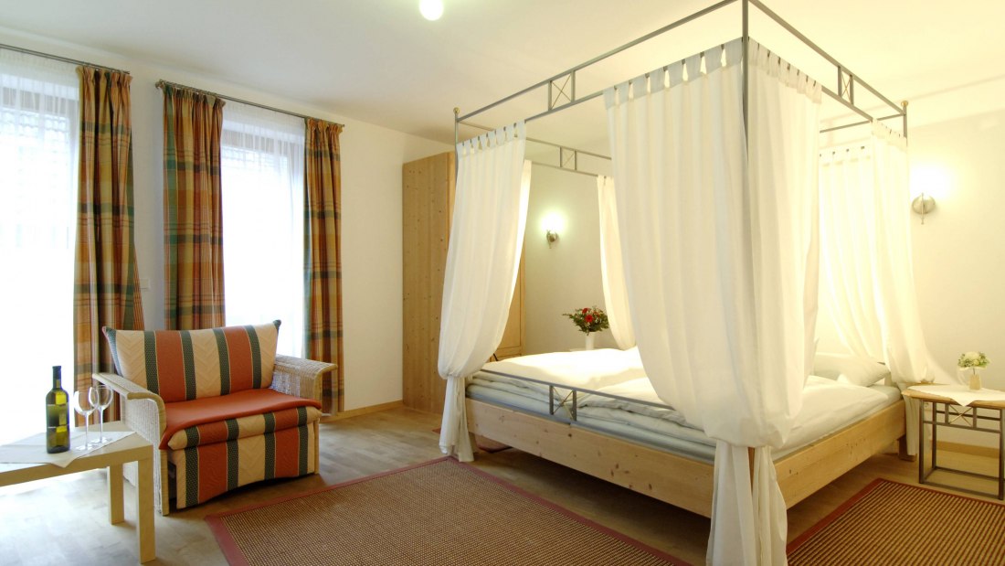 hemelbed kamer foto, &copy; Weingut Wolfgang & Ren&eacute; Peth