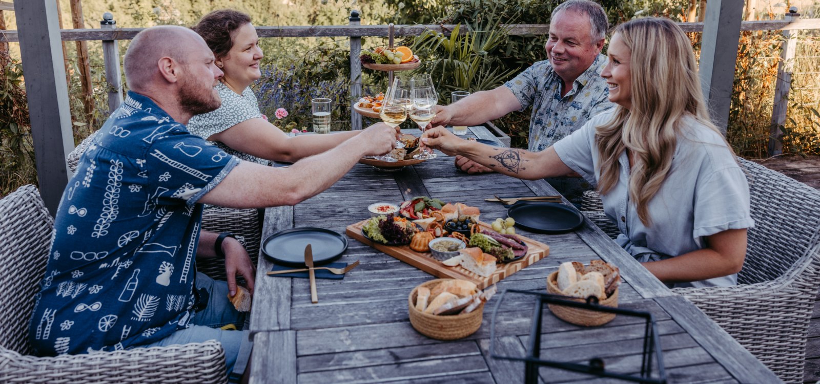 Terrasse Winzerhotel La Roche, &copy; CC-BY Rheinhessenwein e.V/Sabine Steffens