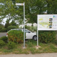 Wandertafel der Hiwweltour am Wanderparkplatz in L &copy; Bernhard Zech