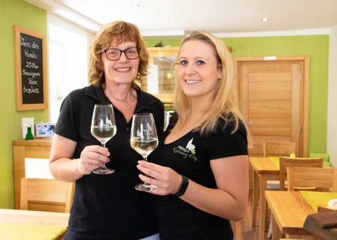 Vinothek Kirchberg-Hof Petra und Kerstin Mees