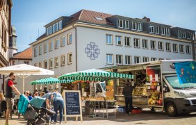 Obermarkt Alzey mit St&auml;nden