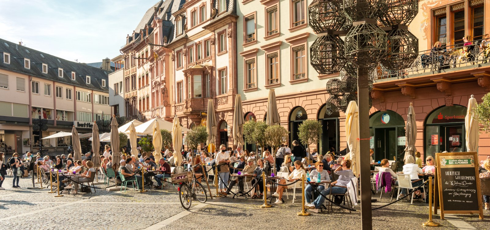 Gastronomie am Domplatz in Mainz, &copy; Dominik Ketz