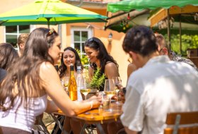Strau&szlig;wirtschaft Au&szlig;enbereich &copy; Funzeln.com