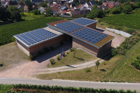 Lagerhallen Dach Weingut Huster, &copy; Altez Group