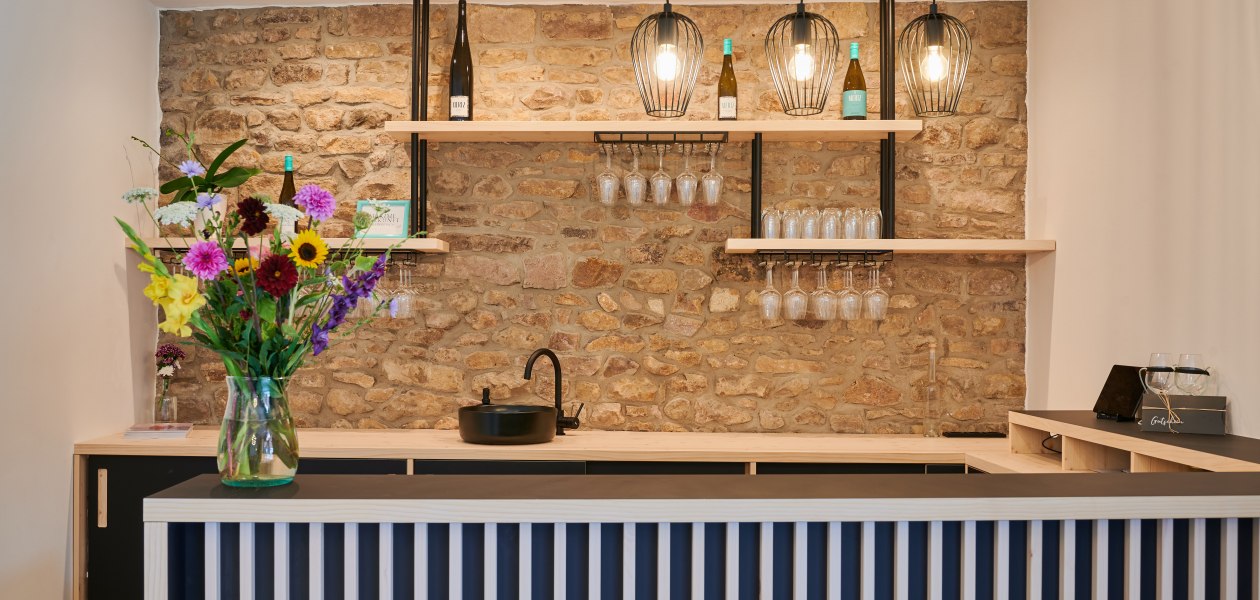 Vinothek Thekenansicht, © Dirk Loeffelbein