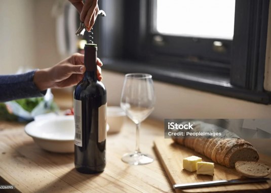 Wein und Bro © ISTOCK Fotos