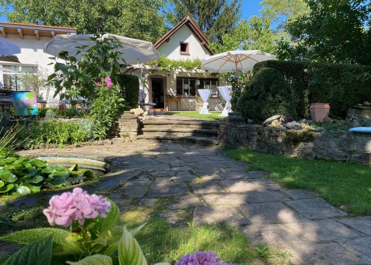 Blick in den Garten &copy; Weingut M&uuml;ller-Dr. Becker