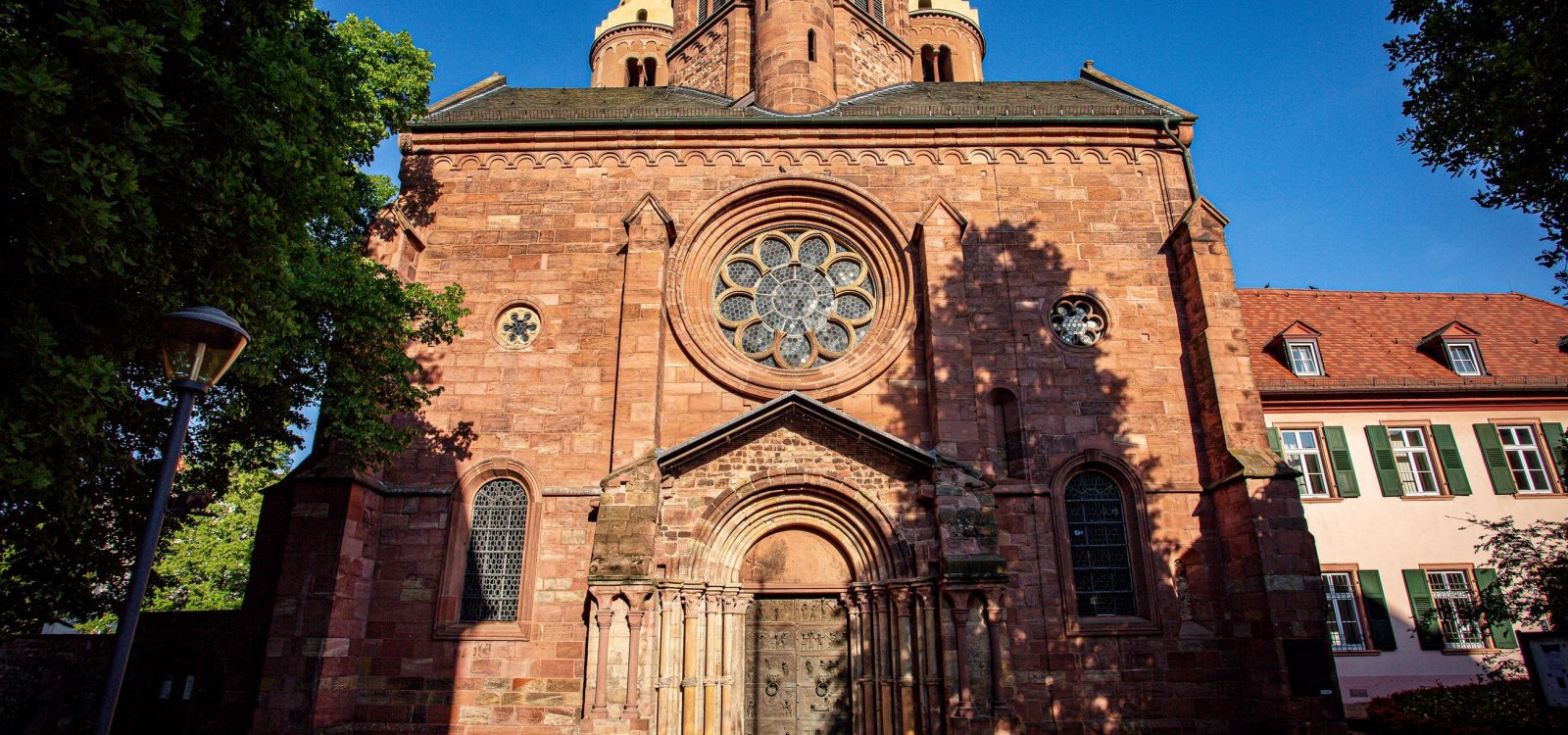 Kirche und Kloster St. Paulaus von außen, © Bernward Bertram