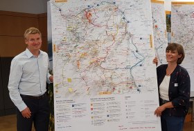 Mr. Halbig (managing director Rheinhessen-Touristik GmbH) with Mrs. J&auml;ger (project manager Rheinhessen-Touristik GmbH) &copy; LAG Rheinhessen